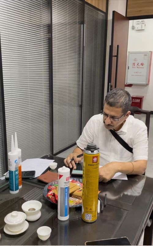 I clienti indiani sono i benvenuti a visitare la fabbrica e a fare ordini.