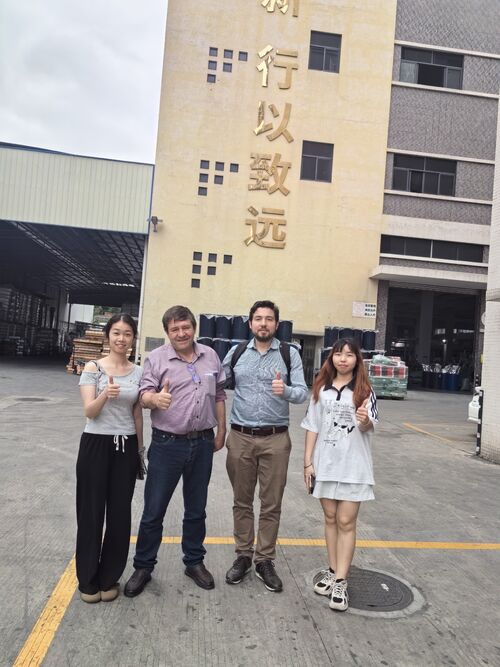 Benvenuti ospiti internazionali per visitare la nostra fabbrica laboratorio e centro di prova dei prodotti