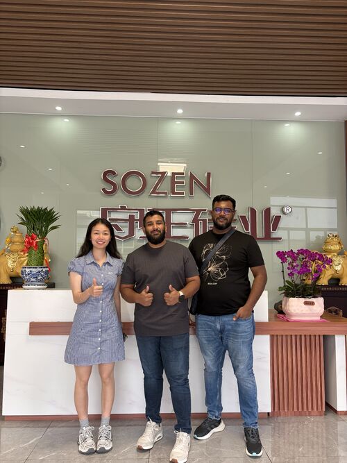 Benvenuti clienti all'estero per visitare la nostra fabbrica