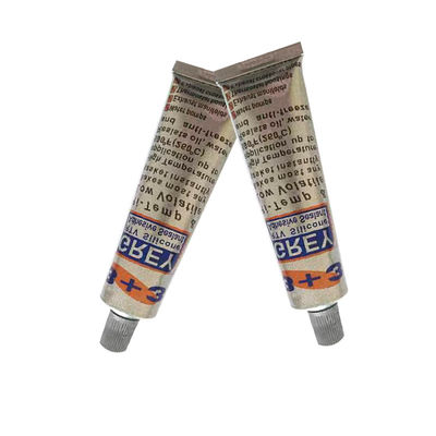 Un buon prezzo. Servizio di manutenzione di impianti adesivi per vetri di auto in linea